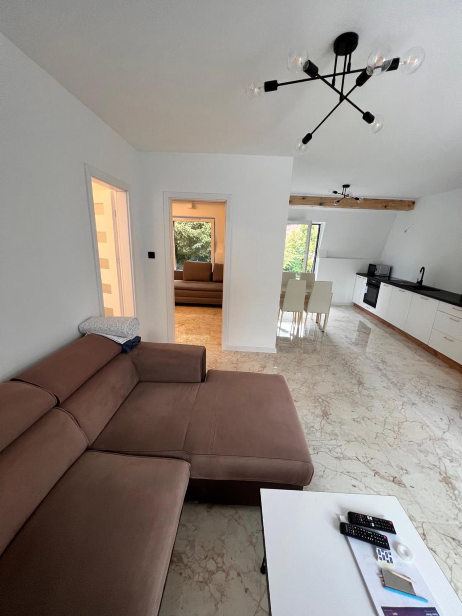 Dworskiego 74, 3 Apartment *